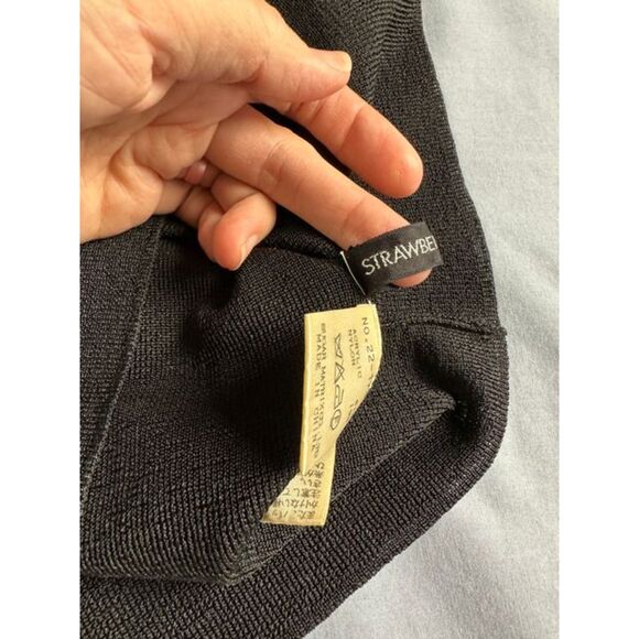 Strawberry Field Women's Embellished V-Neck Tank Top Black Size XS Knit Comfy - Picture 6 of 7